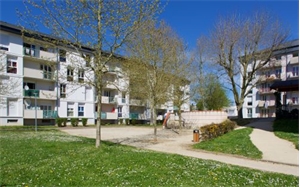 t3 à la location -   18200  SAINT AMAND MONTROND, surface 85 m2 location t3 - UBI483225020